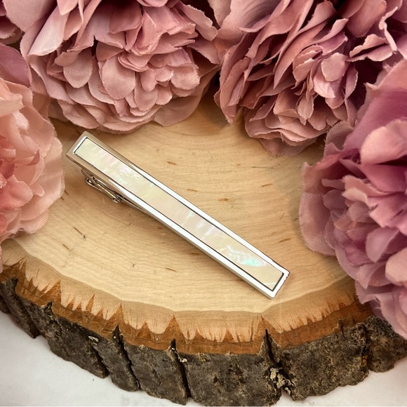 Elegant Silver and Mother of Pearl 3 Pcs Set Cufflinks & Tie Clip - Picture 12 of 17